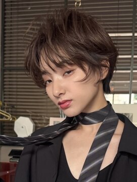 フイ(HUI) 小顔透明感カラー愛されショートボブヘーゼルブラウン大人可愛い