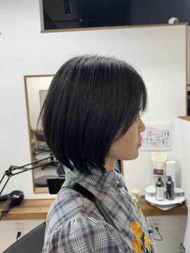 ファーストステップ 表参道(FIRST STEP) 小顔見せミニボブ切りっぱなしボブくびれボブ前髪あり外はね丸み