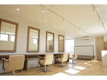 パース(PERS)の雰囲気(髪質、くせ、履歴を見極め最適な施術と適度なデザインをご提案。)