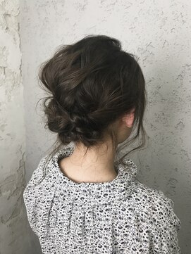 プライズ アイリス 池袋東口店(prize Iris) イルミナカラー フォレスト 二個くるりんぱシニョン 【池袋】