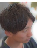 センターパート×無造作パーマ