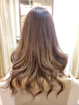 バグスドゥア(Bagus dua) 愛されロングカール