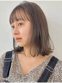 顔周りレイヤーカットくびれヘアミルクティーベージュカラー