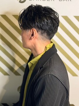 バーバーバー アカバネ(BARBER-BAR AKABANE) シャープで知的な大人のリバースパーマセンターパート#3