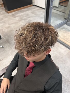 イーラ(era) メンズパーマ外国人風スペインカールスパイラルマッシュ