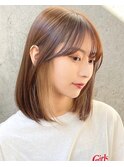 インナーカラーベージュミディアムボブ