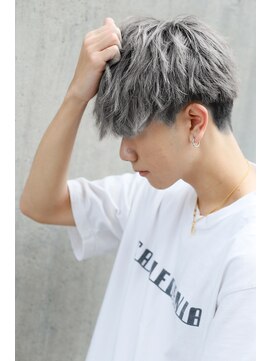 リップス 吉祥寺店 (LIPPS) ホワイトシルバーアッシュグレーツーブロ刈り上げマッシュ