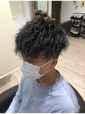 刈り上げ高め　前下がり　無造作ツイストパーマ