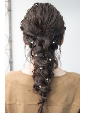 ミル 今治(1003 mille IMABALI) 波ウェーブを使ったロングのヘアセット