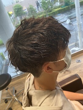 エヌプラス(N+) 刈り上げセンターパートサーフカールブルーブラッフェザーパーマ