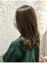 ペネロープ(Penelope)&nbsp;［新宿］セミロングレイヤー/極細ハイライト/ベージュ系