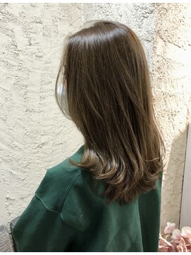 ペネロープ(Penelope) ［新宿］セミロングレイヤー/極細ハイライト/ベージュ系