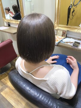 ヘアデザイン ノア(Noa) ツヤアッシュボブ