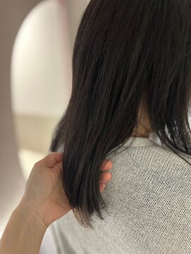 リヤンアム(Lien Amu) 落ちついたモスグリーン