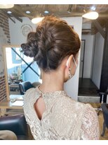 ディーエックス スリー(Dxxxx III)&nbsp;高めまとめ髪　ヘアセット