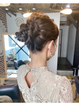 ディーエックス スリー(Dxxxx III) 高めまとめ髪　ヘアセット