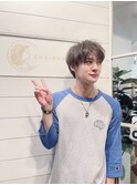 ミルクティーカラーで柔らかい印象ラフなマッシュスタイル豪徳寺