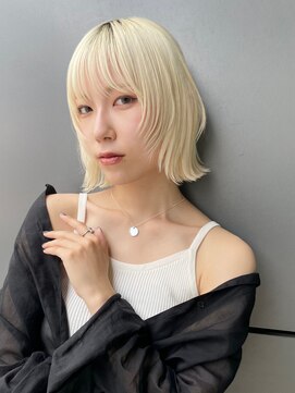 トルネード(TORNADO) ホワイトカラー ブロンド 外ハネ レイヤーカットM2025.7.17