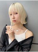 ホワイトカラー ブロンド 外ハネ レイヤーカットM2025.7.17