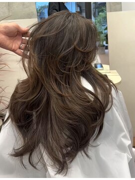 ヌエン 渋谷(NU/EN) バタフライレイヤーとハッシュカットの間のレイヤーカット◎