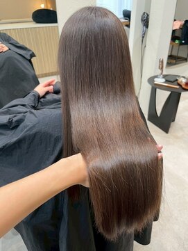 ブラット(BRAT) 大人シアーベージュミニウルフボブミディアムレイヤー