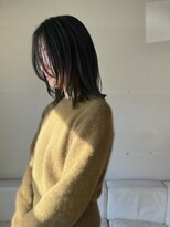 タヴィ(Tavi)&nbsp;ミディアムレイヤーカット/くびれレイヤー/外ハネミディ/顔周り