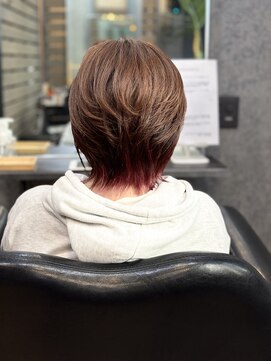 アール(R) レイヤーカットでのインナーカラー