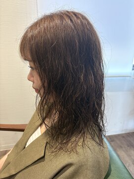ルーツリー(Rootree) セミロングのゆるふわパーマ