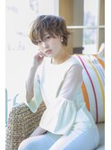 イエローベージュ×透明感アッシュでダブルカラー×小顔ショート