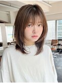 レイヤーカットミディアムアッシュベージュシースルーバング