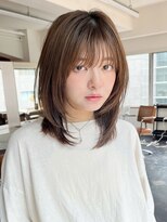 レイヤーカットミディアムアッシュベージュシースルーバング