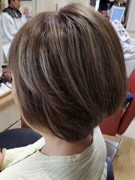 ヘアークリアー 春日部 大人可愛いハイライト アッシュベージュ/立体感◎/30代40代50代