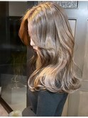 グレージュ切りっぱなしボブ前髪ありミニボブミルクティベージュ