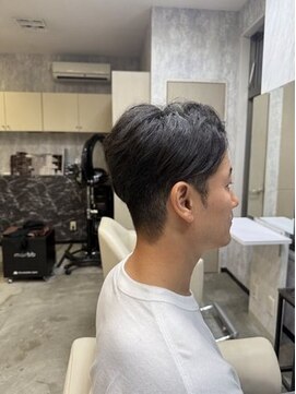 イーラ(E-LA) クセを活かした刈り上げツーブロック