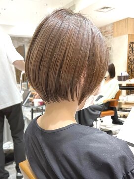 アフロート ルヴア(AFLOAT RUVUA) 「岩田莉奈」地毛風縮毛矯正 ひし形ショートボブ 白髪染め 新宿