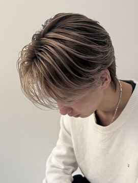 バレイヤージュ　ハイライト　デザインカラー　センターパート