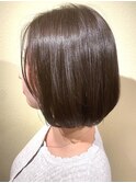 切りっぱなしボブ前髪なしボブ顔まわりレイヤーオリーブブラウン