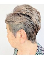 チチョ(chicho)&nbsp;ミセス//ショートレイヤー//脱白髪染め//70代髪型//かきあげ
