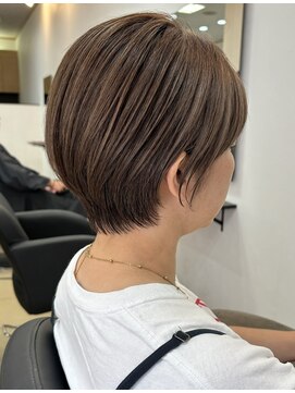 オーリーヘアー(Olliy hair) フェザーショート/くすみベージュ/細めハイライト/30代40代50代
