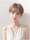耳かけショートボブ×ハイトーンベージュ
