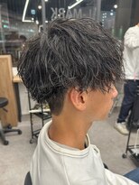 スパイラルパーマツイストパーマアップバング短髪メッシュ