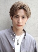 こぼれ髪が色気を演出！フェザーパーマショートセンターパート