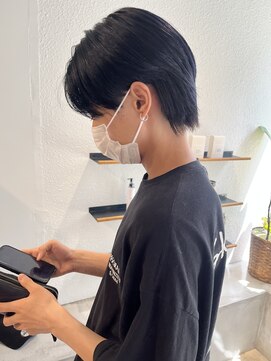 アイズ 海老名(AIZU) センターパート ブルーブラック メンズカット ウルフ