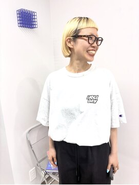 イラカ(elaka) ハイトーンカラー×切りっぱなしボブ×ミニボブ