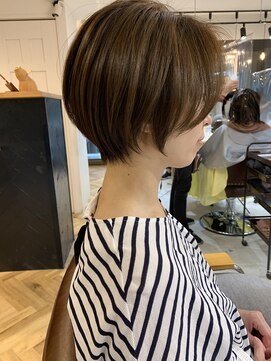 サードバイローラン(THiRD by ROULAND) 【THiRD浅野】フォギーベージュ耳かけショート