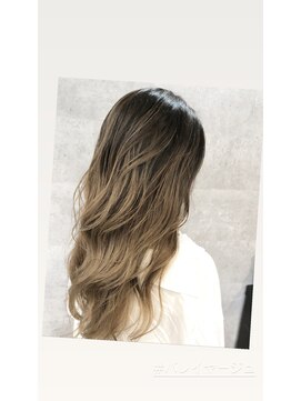 オリ(‘Oli) バレイヤージュ/パールベージュ