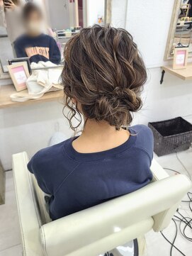 ヘアメイクスタジオ ミグ(Hair make studio mig) シニヨンルーズアップ