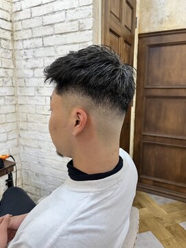 カリーナ(Carina) ★キシタクヘアー★スキンフェード