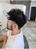 黒髪アップバングショートくせ毛風ナチュラルパーマ