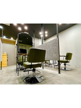 【平岸駅近く/髪質改善】自然光が差し込む"洗練された心地いい空間"でゆったり過ごせます。